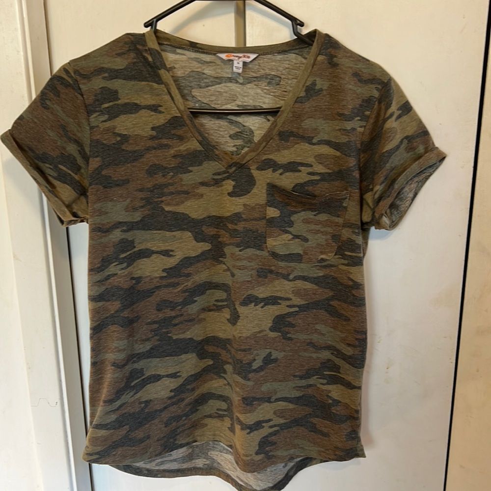 Camo V-Neck T-Shirt Green Camouflage Pocket Tee Soft Breathable Casual Size M